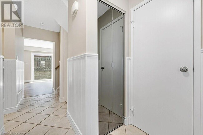 Building Photo - 125 Sekura Crescent