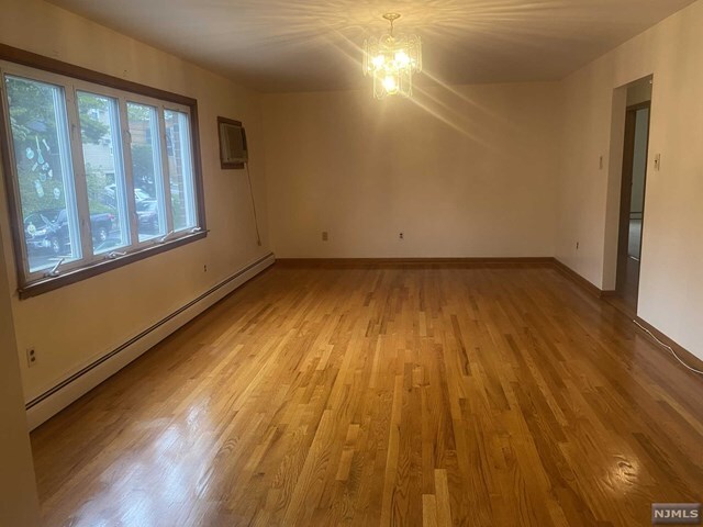 Foto del edificio - 452 Commercial