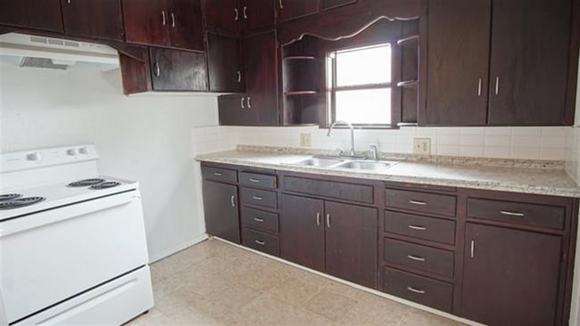 Building Photo - Cozy Three Bedroom House for Rent!