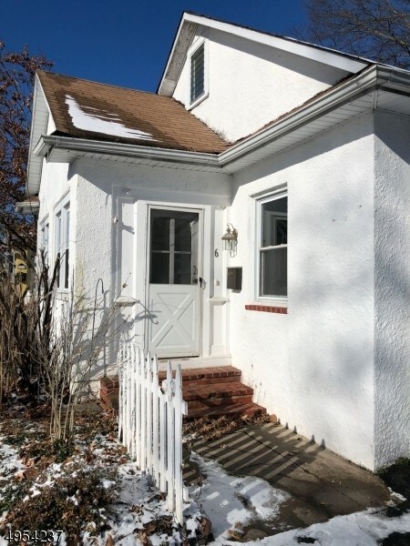 Primary Photo - 6 Briant Ave