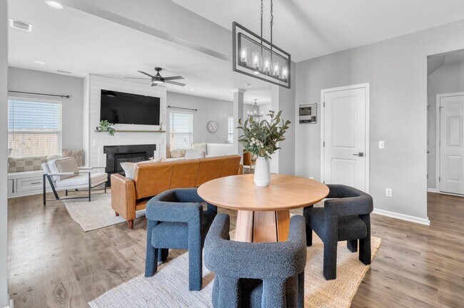 Foto del edificio - 454 Fox Sparrow Ct