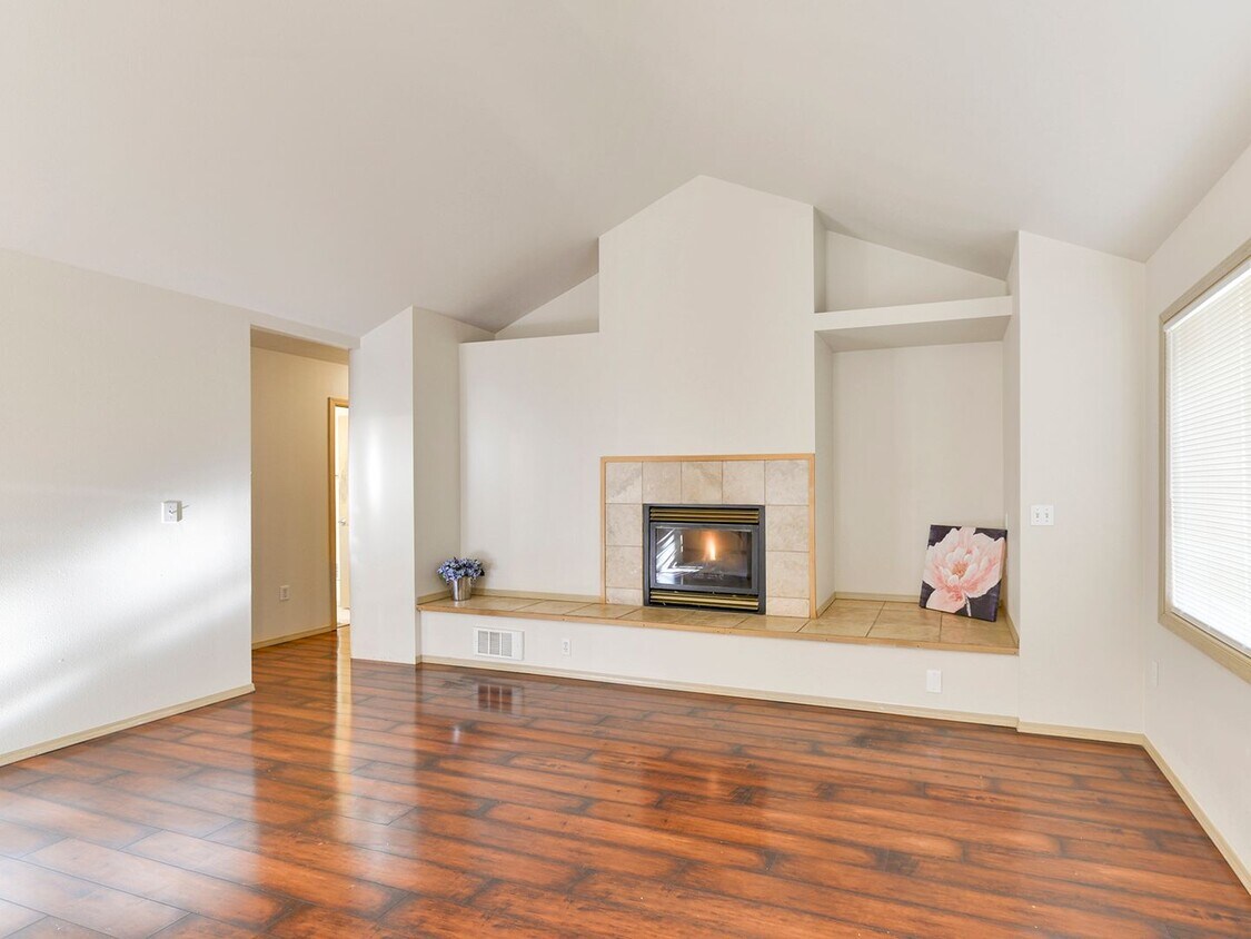 Primary Photo - Beautiful One Level 3 bedroom 2 bath Rento...