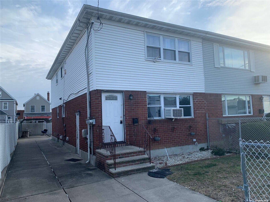 Primary Photo - 222-14 95th Ave