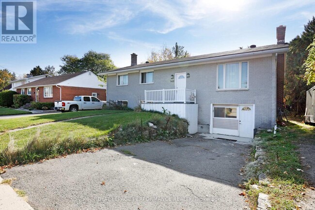 Building Photo - 142 Meadowlands Dr W