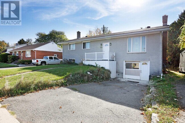 Photo du bâtiment - 142 Meadowlands Dr W