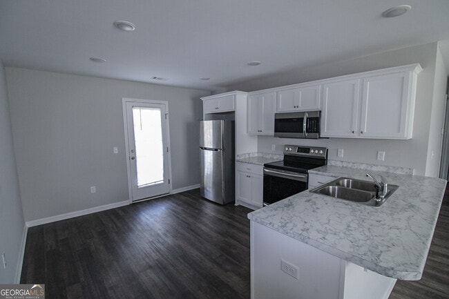 Building Photo - 124 Callaway Cres