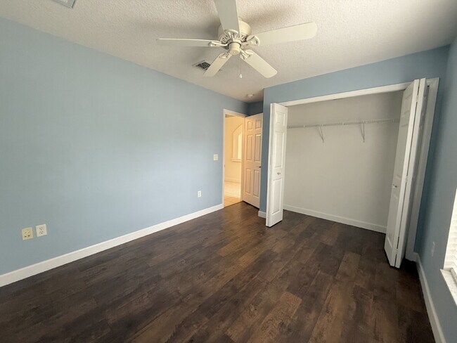 Foto del edificio - 7801 Brisbane Ct