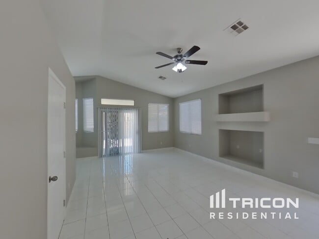 Building Photo - 2727 W Richmar Ave