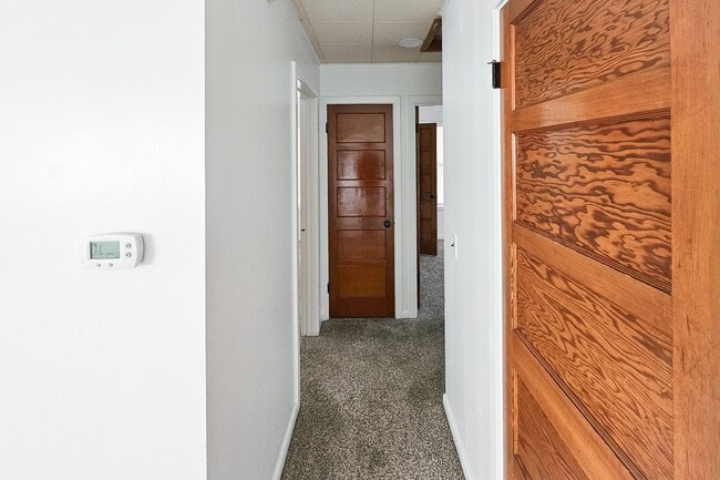 Foto del edificio - 2-Bed 1-Bath Duplex Unit in the Heart of R...