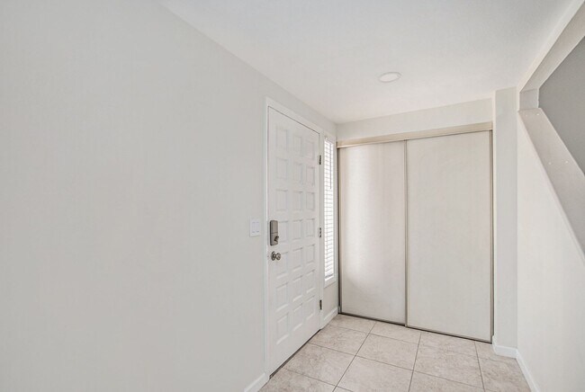 Building Photo - Spacious 2Bed/3Bath Townhouse in Central Denver