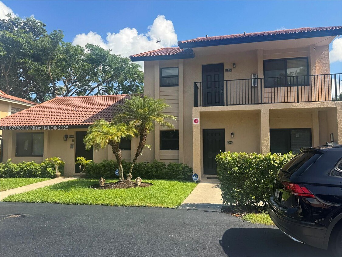 Foto principal - 11604 NW 45th St