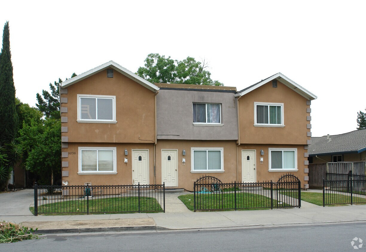 Foto del edificio - 5236 Snow Dr