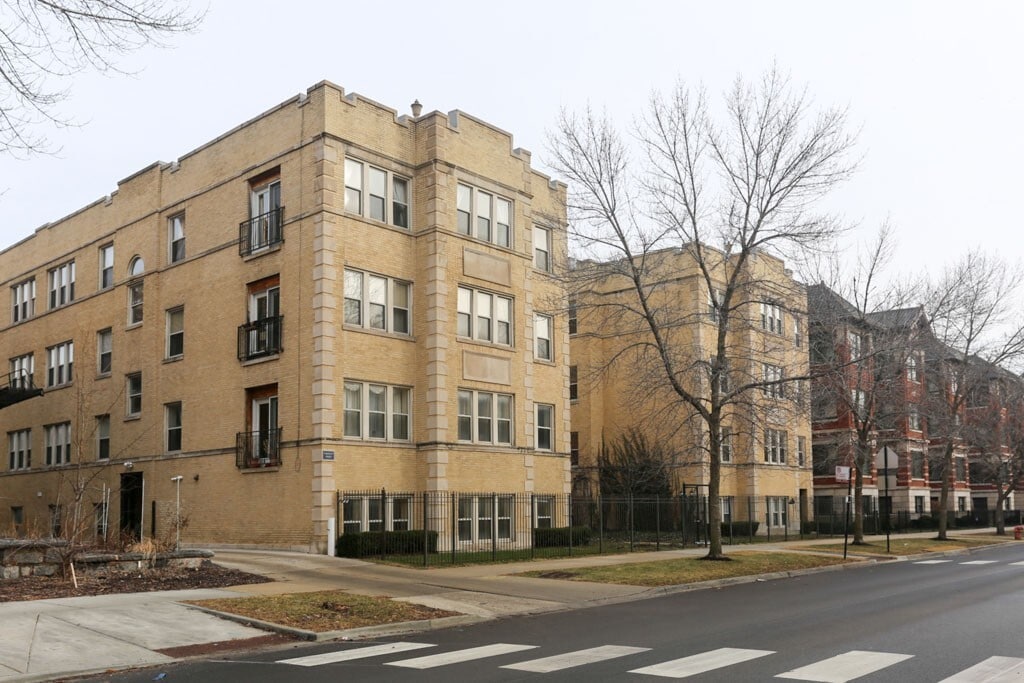 Primary Photo - 1122 E Hyde Park