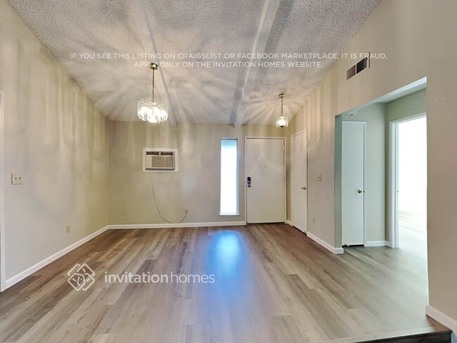 Foto del edificio - 301 Old River Dr