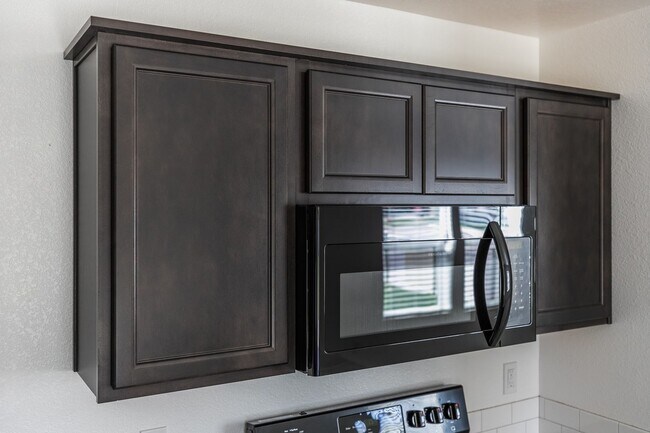 Foto del edificio - Coming soon for you!  3 Bedroom Available