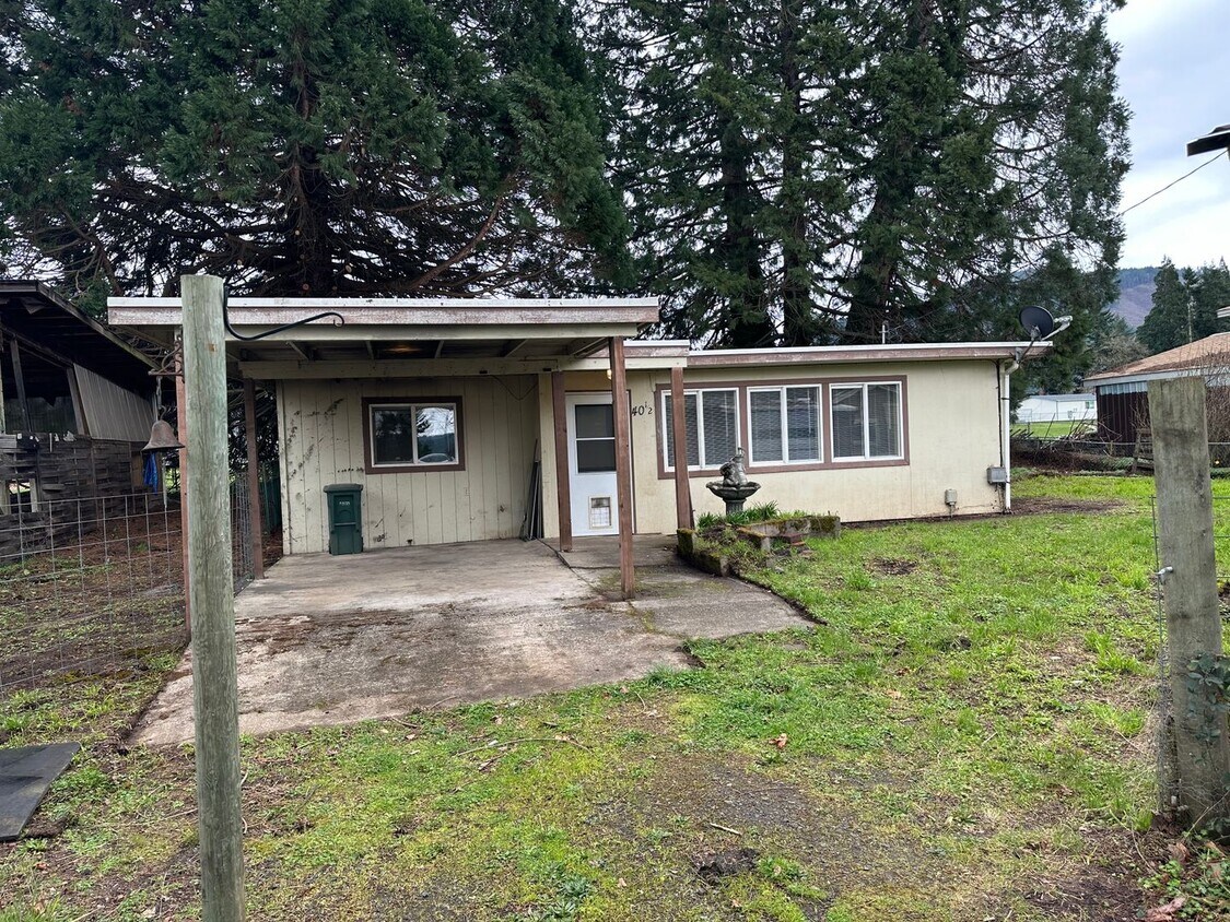 Primary Photo - Freshly updated 2 bed, 1 bath house in Lowel