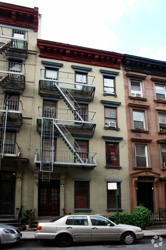 Building Photo - 450 W 49th St