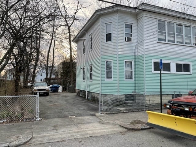Building Photo - 67 Simmons St