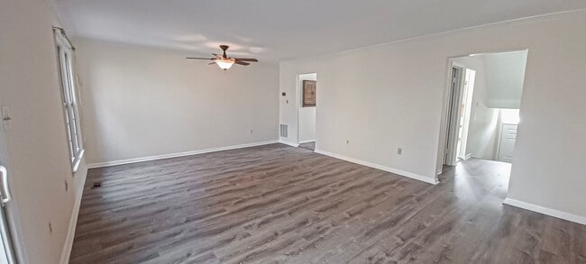 Foto del edificio - Very Charming 3 Bedroom And 2.5 Bathroom Townhouse With Private Deck In Country Creek