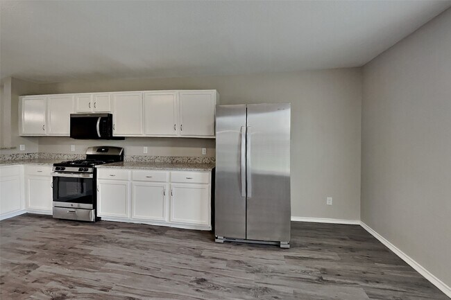 Foto del edificio - 5010 Diamondcliff Ct