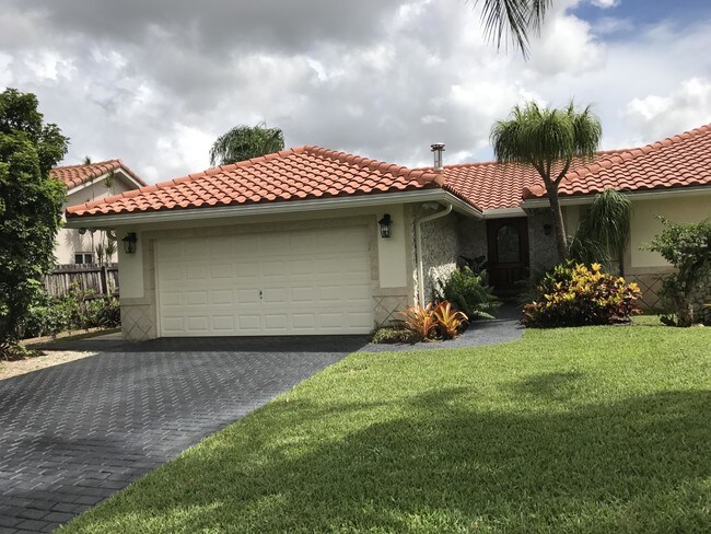 Building Photo - 7322 San Sebastian Dr