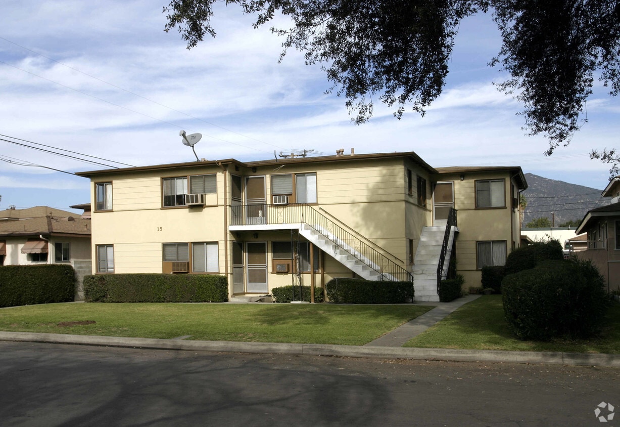 Building Photo - 15 Christina St