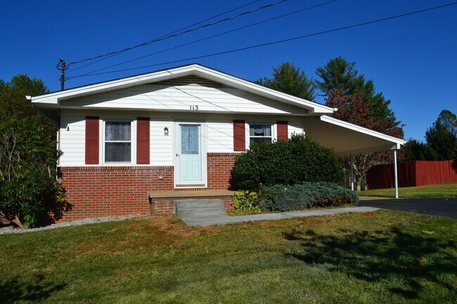 Foto del edificio - 113 Harrell Rd