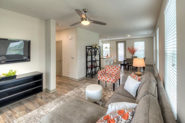 Building Photo - 662 E Algonquin Rd