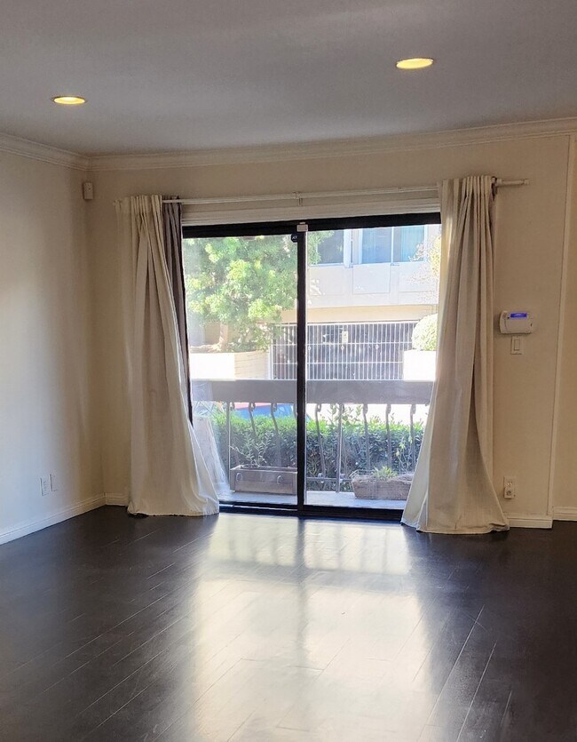 Foto del edificio - 7300 Franklin Ave