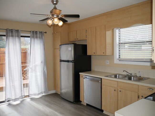 Building Photo - 1600 Windsong Ct