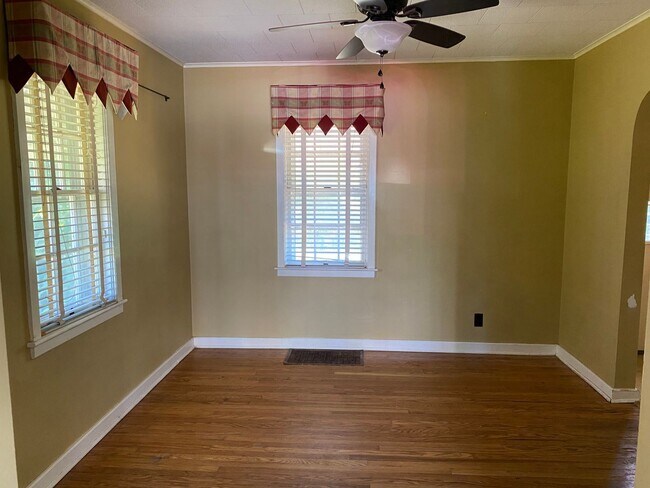 Foto del edificio - 2 br, 1 bath House - 814 W LOCUST ST