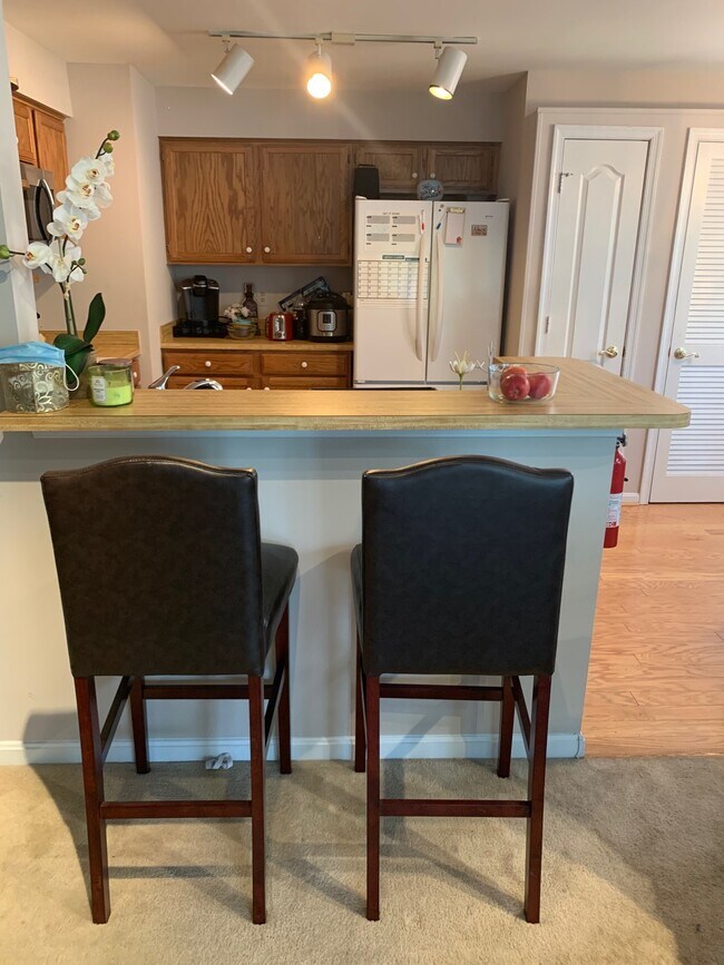 Barra de desayuno - 5608 Willoughby Newton Dr