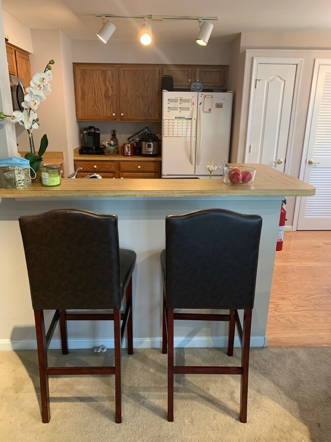 Breakfast Bar - 5608 Willoughby Newton Dr