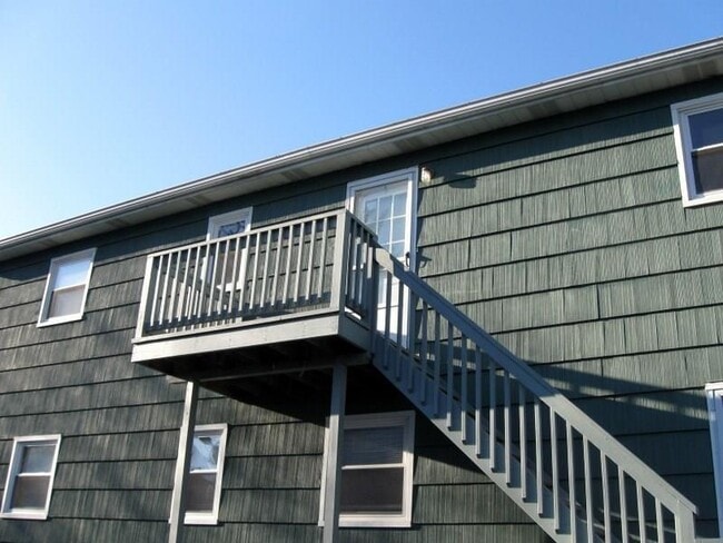 Building Photo - 24 Hoyt St