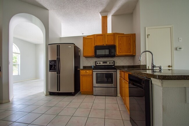 Foto del edificio - Available Now! 3/2 Home Near Hunter's Creek and OIA