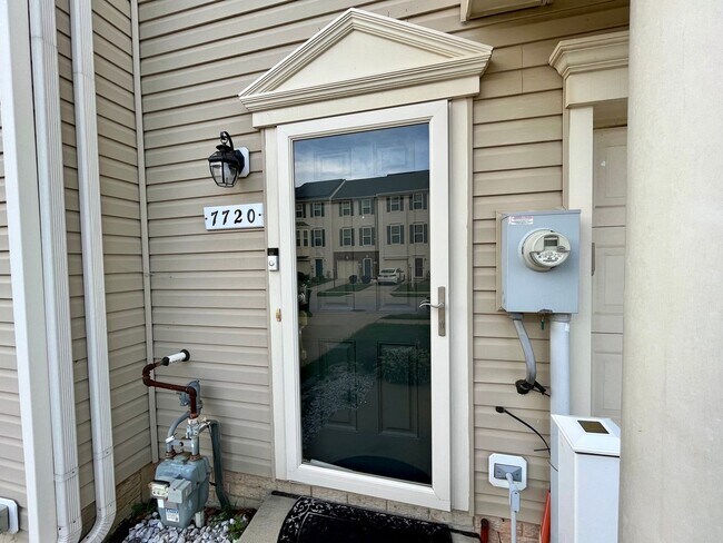Foto del edificio - Lovely Newly Constructed 2 BR/2.5 BA Townh...