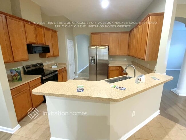 Building Photo - 833 Lord Nelson Blvd