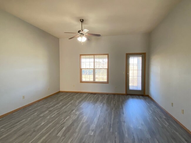 Building Photo - d2309par