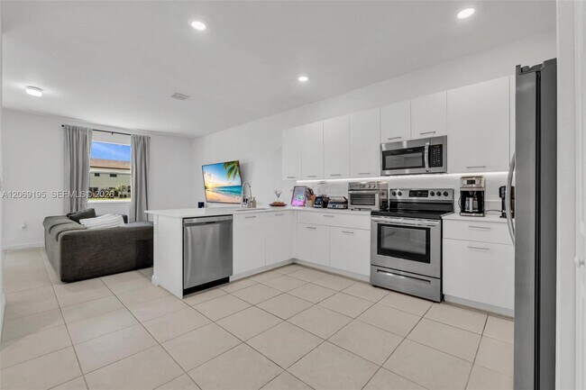 Foto del edificio - 12613 NW 23rd Pl