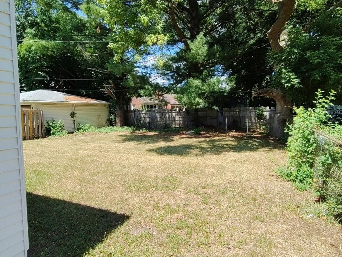 Building Photo - 2 bedroom 1 Bath Brick Ranch - Now Available!