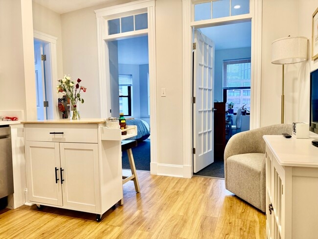 Foto del edificio - 829-833 Beacon Unit 5D