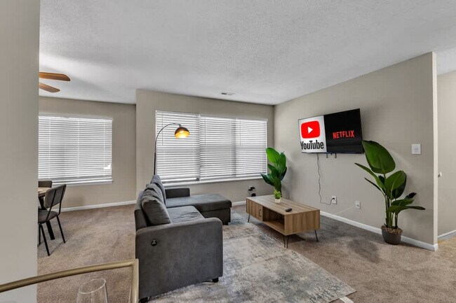Foto del edificio - 3201 Stones Throw Ln
