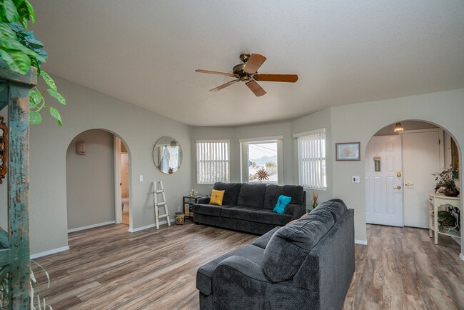 Building Photo - 1746 Cliffrose Dr