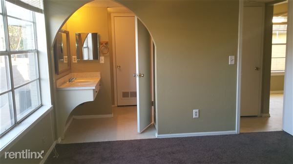 Building Photo - 1901 N Minnie Ln