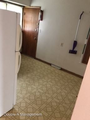Foto del edificio - 2 br, 1 bath Apartment - 141-143 Western Ave