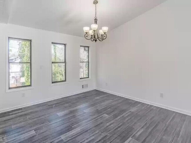 Foto del edificio - 3 Bedroom 2 Bathroom Single Family Home in...