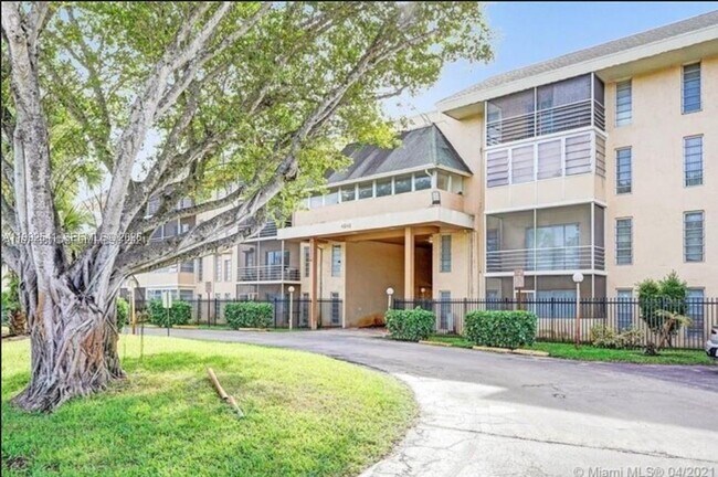 Foto del edificio - 4848 NW 24th Ct