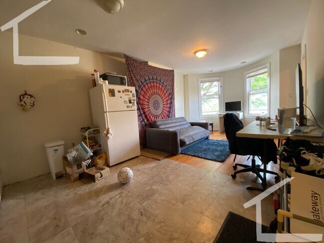 Foto del edificio - Charming 3 Bedroom- NO Broker FEE