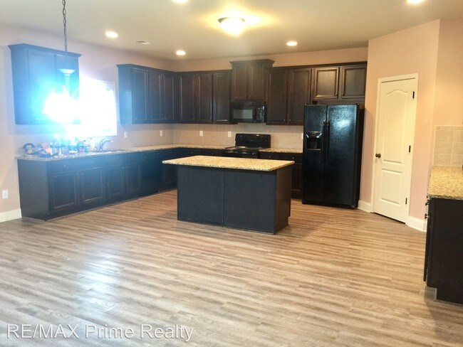 Building Photo - 5 br, 4.5 bath House - 11 Clear Creek