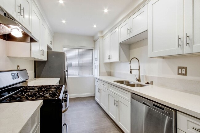 Foto del edificio - 11615 Darlington Ave